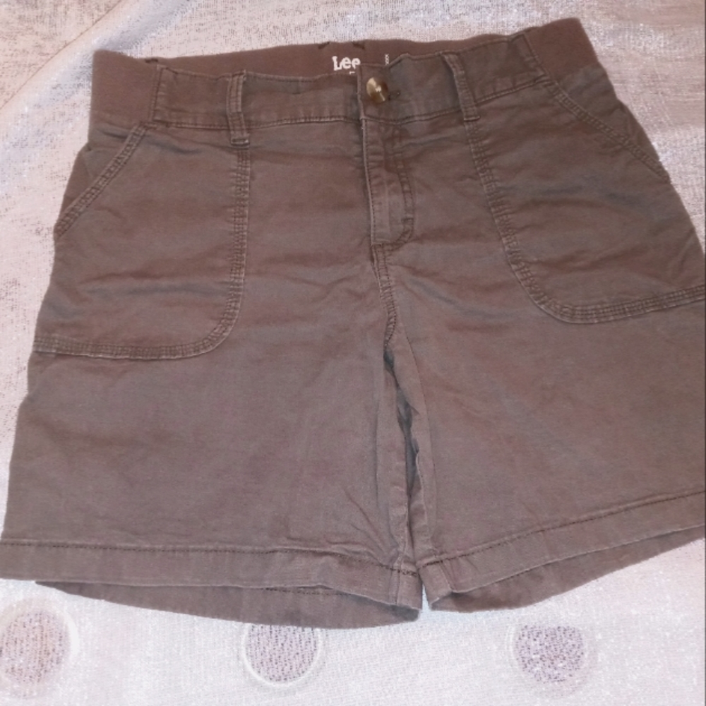 Lee Riders midrise shorts, 6 in. Size 8M. Good used condition